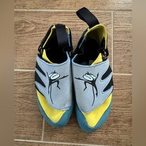Mad Rock kids size 2 rock climbing shoes
